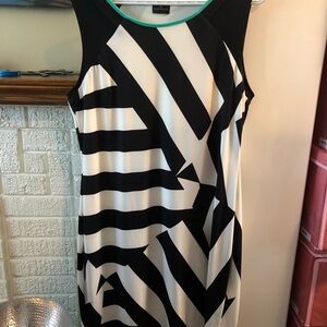 Worthington Sleeveless Black & White dress with Kelly green trim on neck Size 14